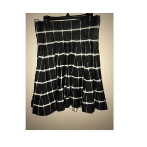 Candie’s black and white print skirt